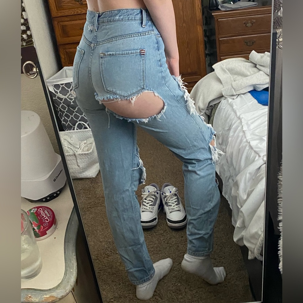 BDG • Ripped Jeans - Picture 4 of 12
